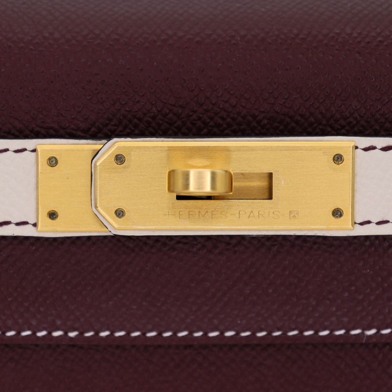 Hermès 28cm Kelly HSS Sellier Bordeaux/Craie Epsom Leather Brushed Gold Hardware