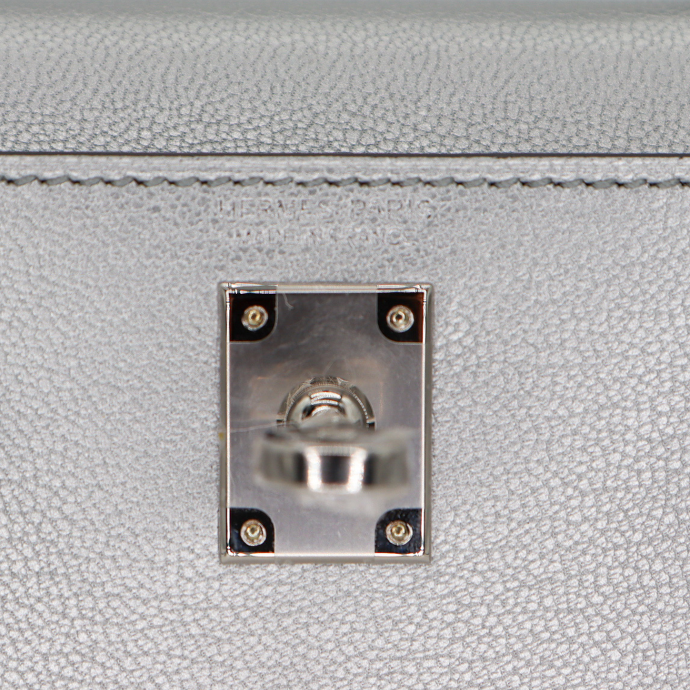 HERMES シルバー レザー ケース Hermès Mini Constance 18 Silver Metallic Chevre Palladium Hardware
