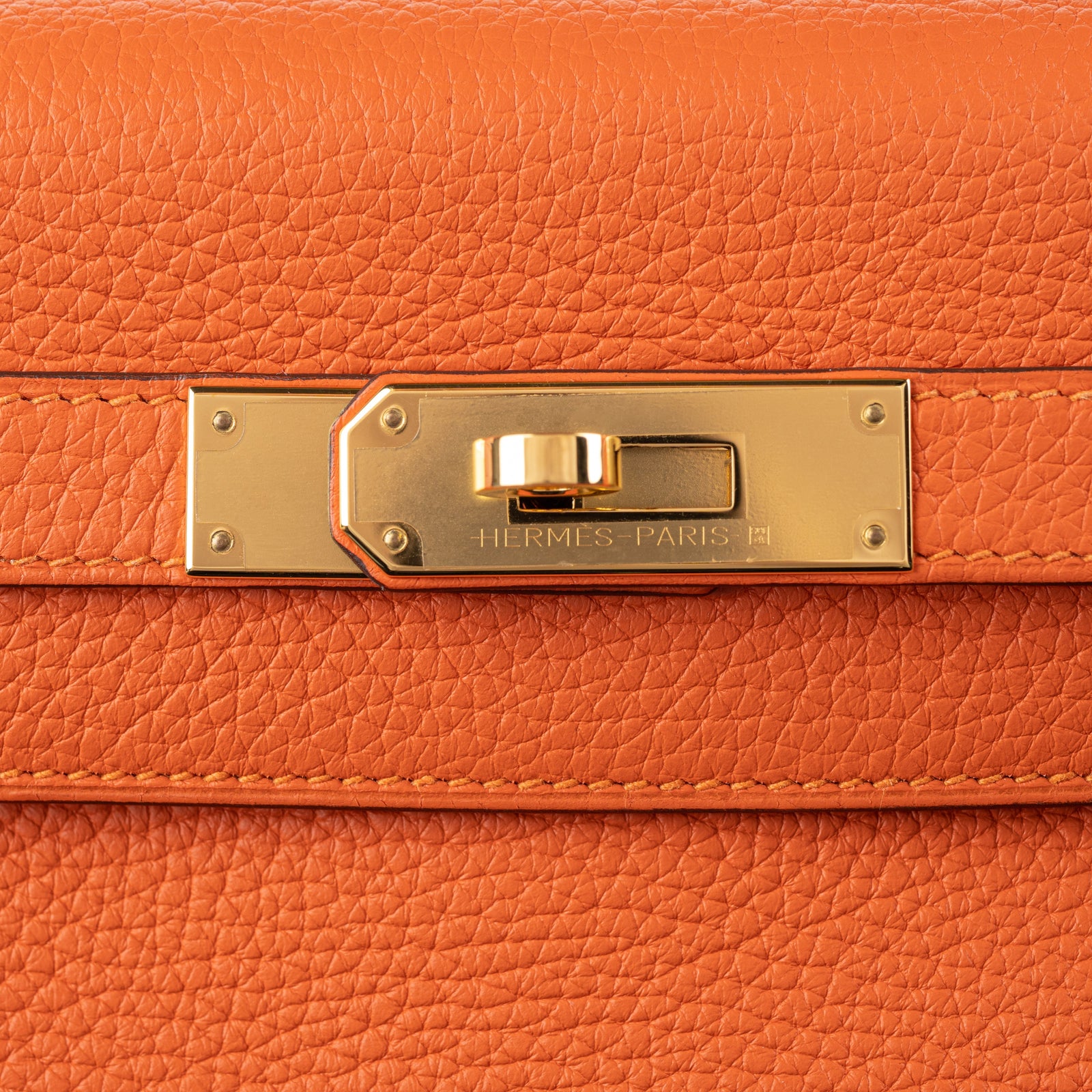Hermès 28cm Kelly Retourne Feu Clemence Leather Gold Hardware